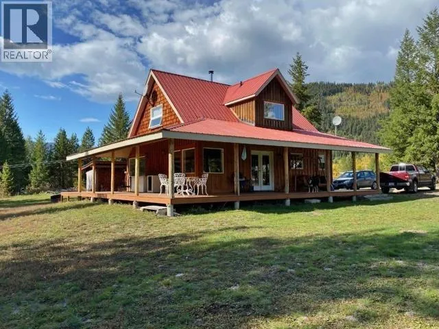 2916 BARRIERE LAKES Road, Barriere, British Columbia V0E1E0