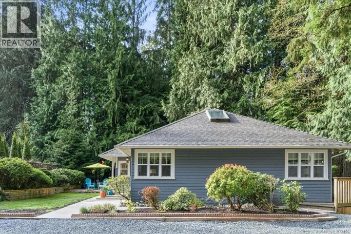 324 Chester Rd, Qualicum Beach, British Columbia V9K1B9