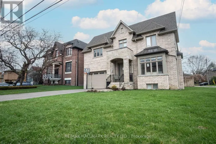 35 ROBERTA DRIVE, Toronto (Englemount-Lawrence), Ontario M6A2J6