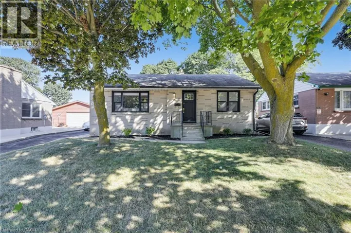 18 TWEEDSMUIR Avenue, London, Ontario N5W1K5