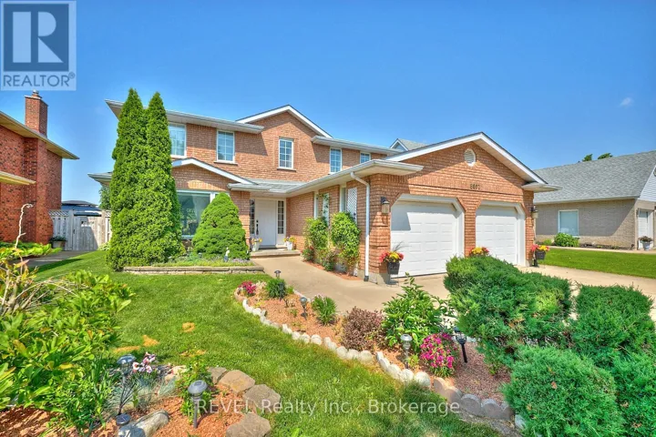 8007 OAKRIDGE DRIVE, Niagara Falls (Mt. Carmel), Ontario L2H2W1