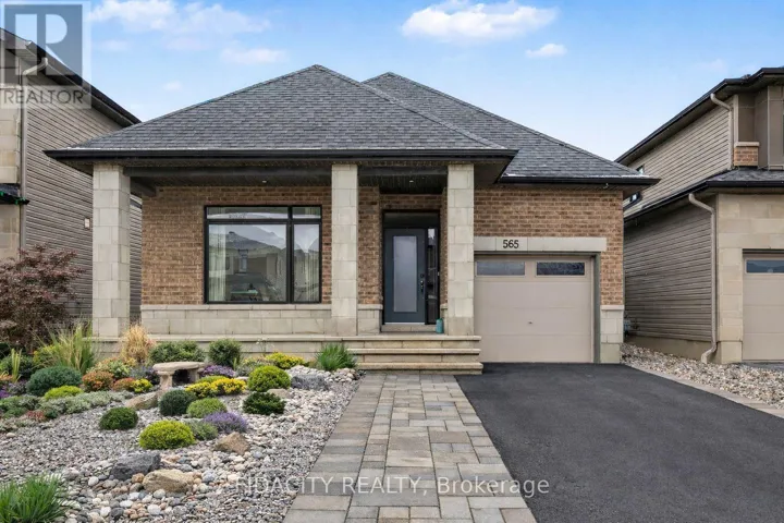 565 BOBOLINK RIDGE, Ottawa, Ontario K2S2P4