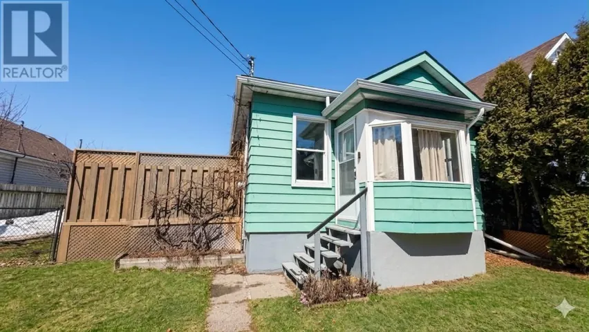 550 Cumberland ST N, Thunder Bay, Ontario P7A4S3