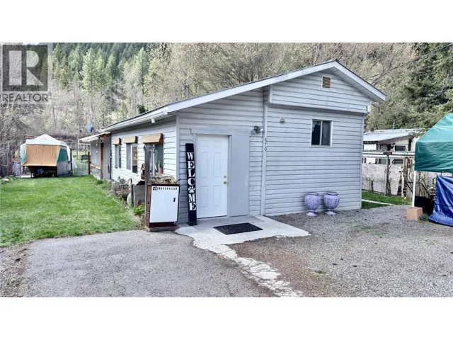 670 Central Avenue, Midway, British Columbia V0H1M0