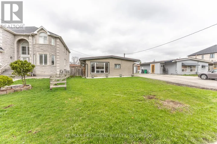 7648 REDSTONE ROAD, Mississauga (Malton), Ontario L4T2B9