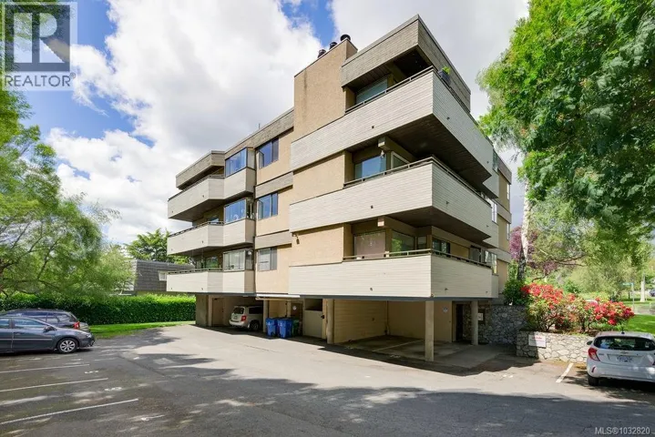 402 3274 Glasgow Ave, Saanich, British Columbia V8X1M2