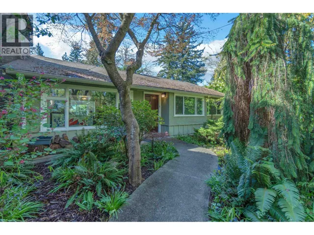 825 W 20TH STREET, North Vancouver, British Columbia V7P2B5