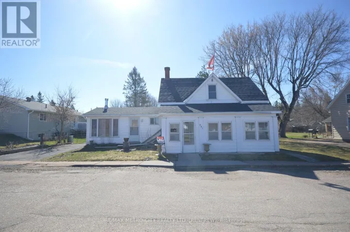 235 RENFREW AVENUE W, Renfrew, Ontario K7V2Y7