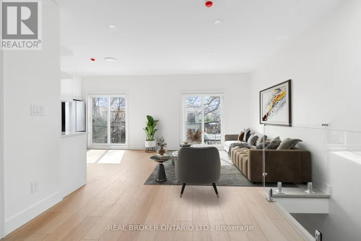 LANEWAY - 21 FARNHAM AVENUE, Toronto (Yonge-St. Clair), Ontario M4V1H6