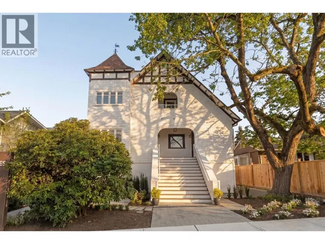 2 326 W 14TH STREET, North Vancouver, British Columbia V7M1P6