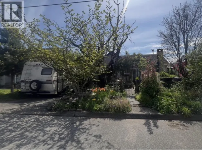 2204 HAMILTON STREET STREET, New Westminster, British Columbia V3M2R1