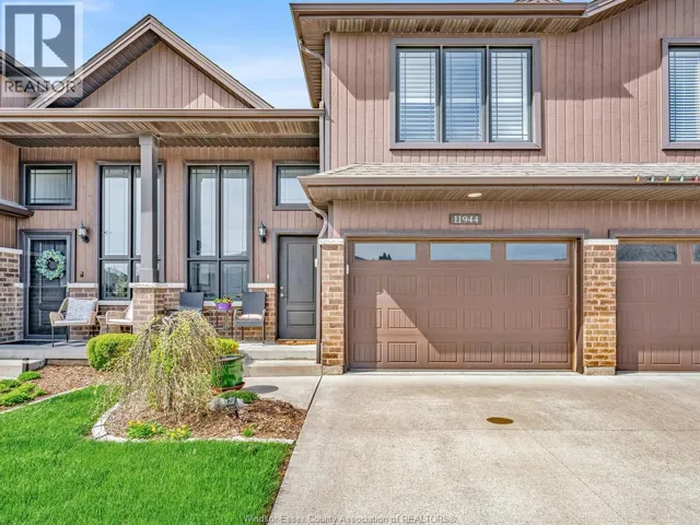 11944 THISTLEDOWN, Windsor, Ontario N8P0B7
