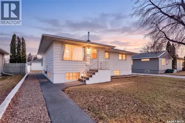 557 Duffield STREET W, Moose Jaw, Saskatchewan S6H5J1