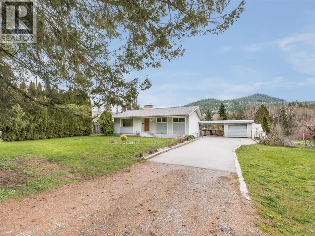 1500 3B Hwy, Fruitvale, British Columbia V0G1L1