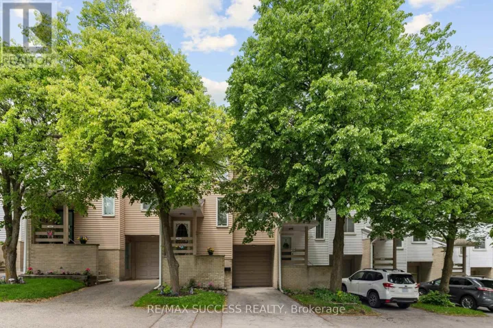 82 LYNDEN CIRCLE, Halton Hills (Georgetown), Ontario L7G4Y8