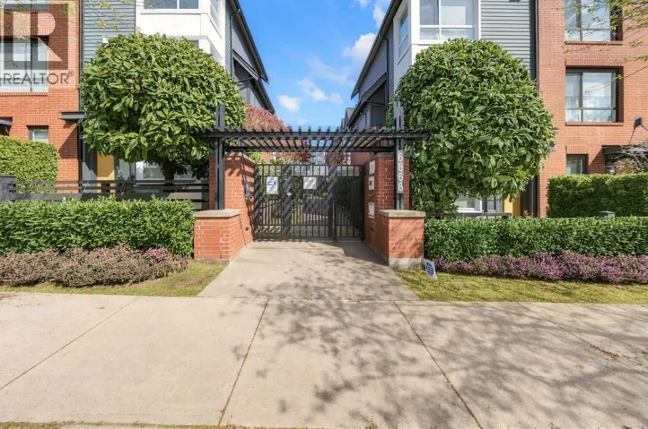 18 6868 BURLINGTON AVENUE, Burnaby, British Columbia V5J0G1