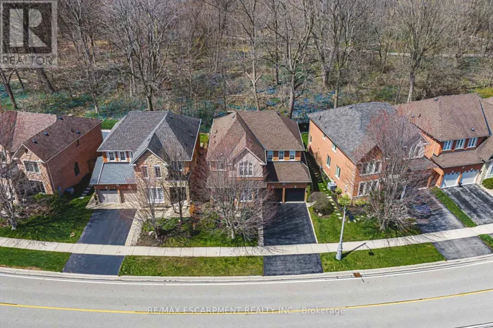 125 CREEK PATH AVENUE, Oakville (BR Bronte), Ontario L6L6T3