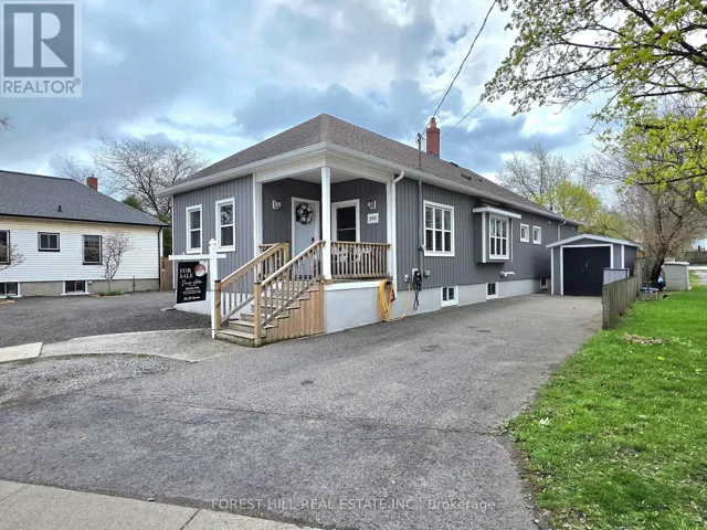 390 GLENDALE AVENUE, St. Catharines (Burleigh Hill), Ontario L2T1C2