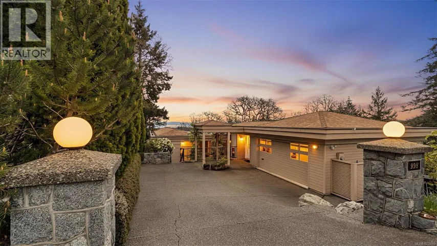928 Cobblestone Lane, Saanich, British Columbia V8Y3G3