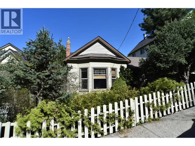 909 Edgewood Avenue, Nelson, British Columbia V1L4E1