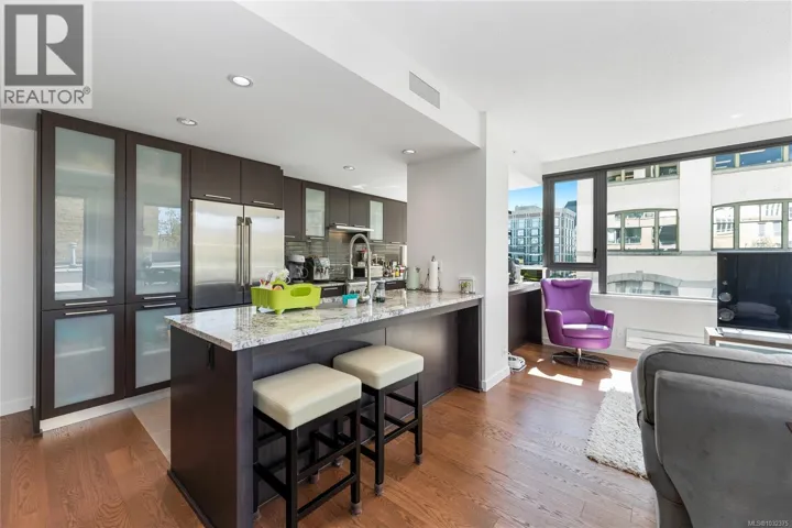 302 608 Broughton St, Victoria, British Columbia V8W1C7