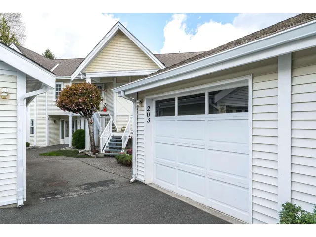 203 9109 154 STREET, Surrey, British Columbia V3R9G8