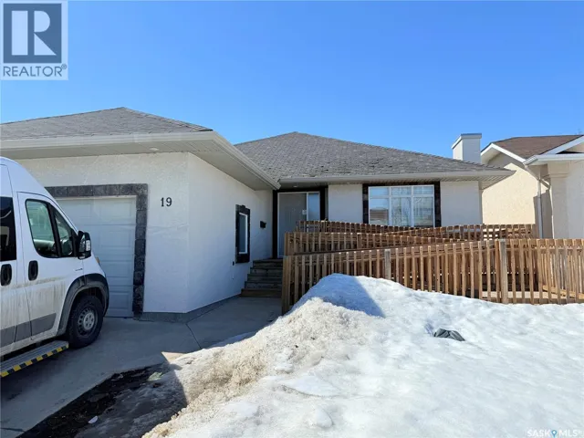 19 Kernaghan CRESCENT, Prince Albert, Saskatchewan S6X1C8