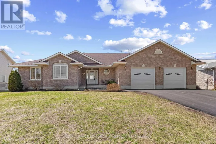 17 MINTO STREET, Whitewater Region, Ontario K0J1C0