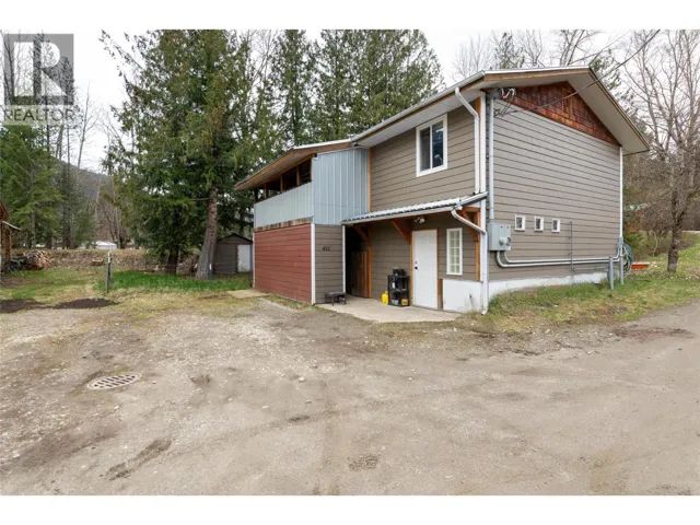 411 Sixth Street, Salmo, British Columbia V0G1Z0