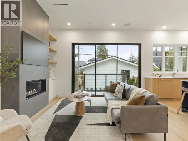 2 3919 W 18TH AVENUE, Vancouver, British Columbia V6S1B6