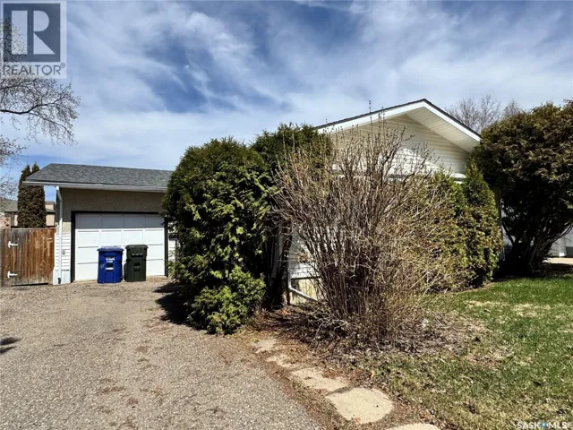 586 Laurier DRIVE, Prince Albert, Saskatchewan S6V5M3
