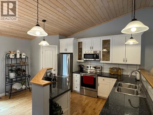 5 Cottonwood Road, Beaverdell, British Columbia V0H1A0