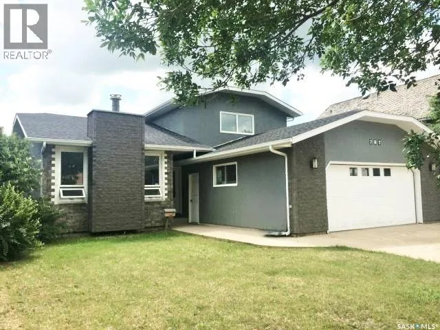 787 Brimacombe DRIVE, Weyburn, Saskatchewan S4H2P7