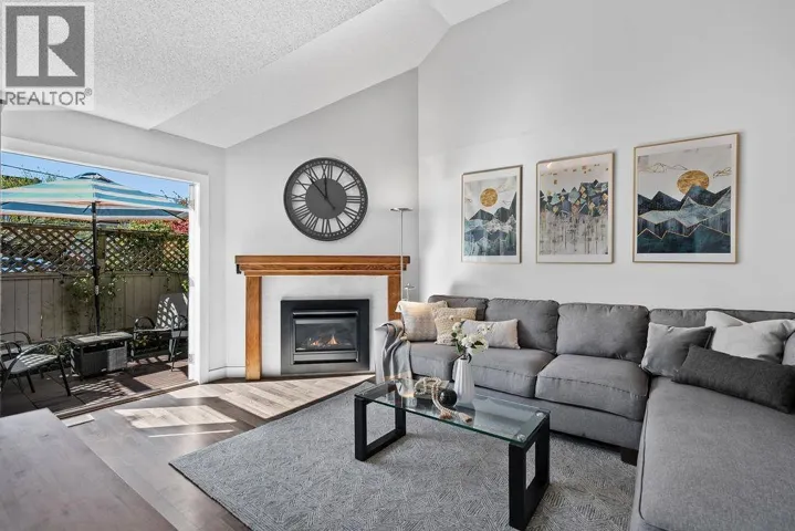 26 230 W 15TH STREET, North Vancouver, British Columbia V7M1S2