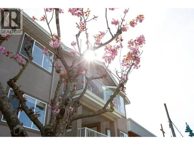 307 5711 MERMAID STREET, Sechelt, British Columbia V7Z0J6