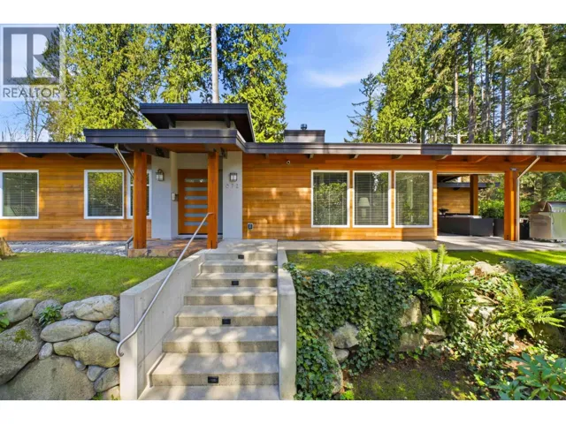 672 E ST JAMES ROAD, North Vancouver, British Columbia V7N1L6