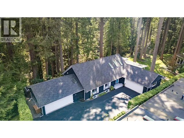 2551 HYANNIS POINT, North Vancouver, British Columbia V7H1R9