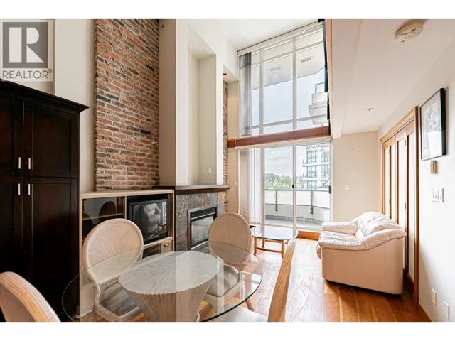 412 10 RENAISSANCE SQUARE, New Westminster, British Columbia V3M7B1