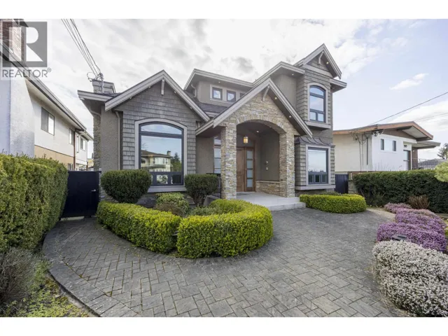 7320 DOW AVENUE, Burnaby, British Columbia V5J3X4