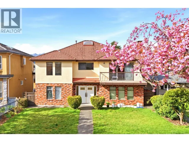 3217 E 18TH AVENUE, Vancouver, British Columbia V5M2R8