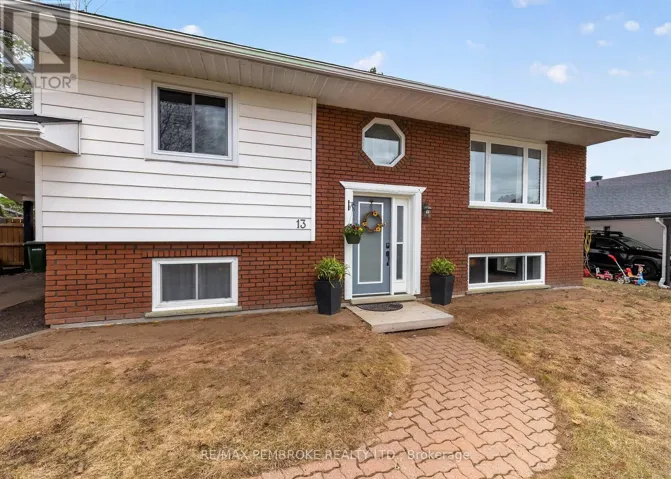 13 POINT CRESCENT, Petawawa, Ontario K8H3G1
