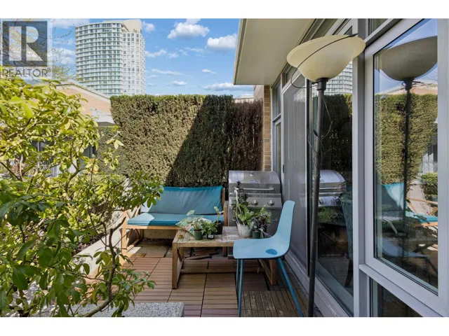 2P 1033 MARINASIDE CRESCENT, Vancouver, British Columbia V6Z3A3