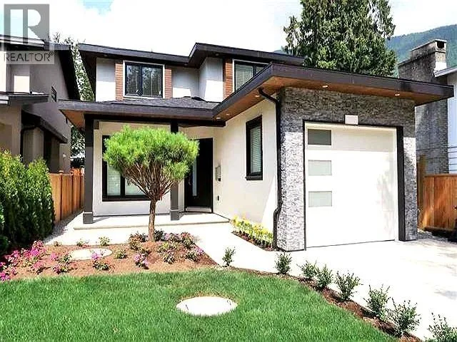 960 MONTROYAL, North Vancouver, British Columbia V7R2H1