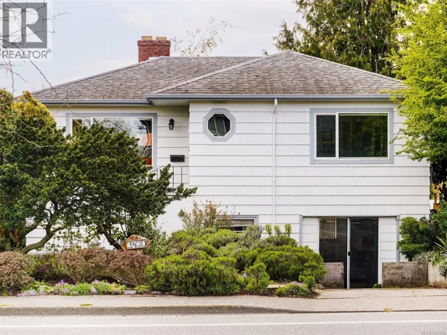 2430 Foul Bay Rd, Saanich, British Columbia V8R5A9