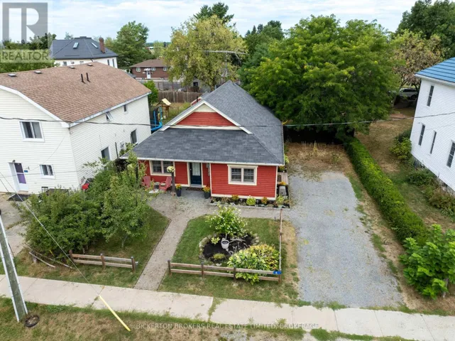 6 YONGE STREET, Lansdowne Village, Ontario K0E1L0