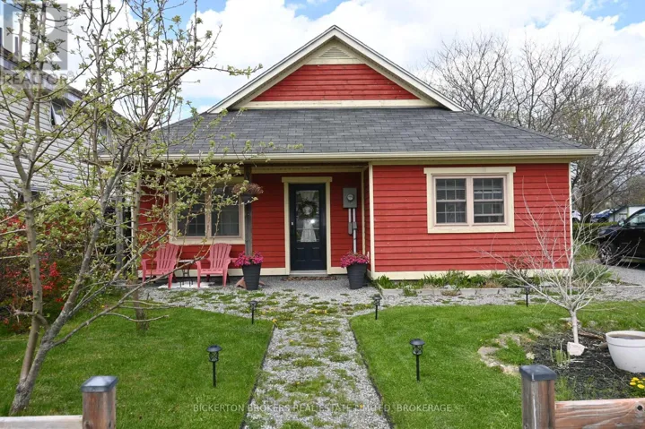6 YONGE STREET, Lansdowne Village, Ontario K0E1L0