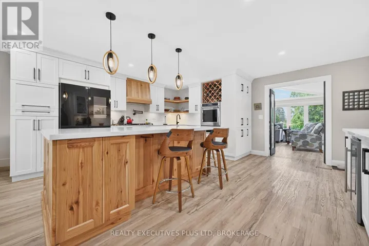 6410 SHERWOOD ROAD, Niagara Falls (Morrison), Ontario L2E5M1