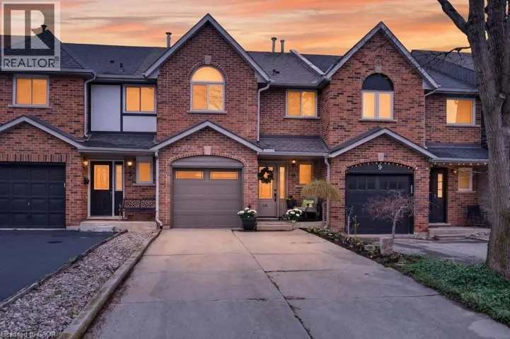 7 PERTHSHIRE Court, Hamilton, Ontario L9B2H1