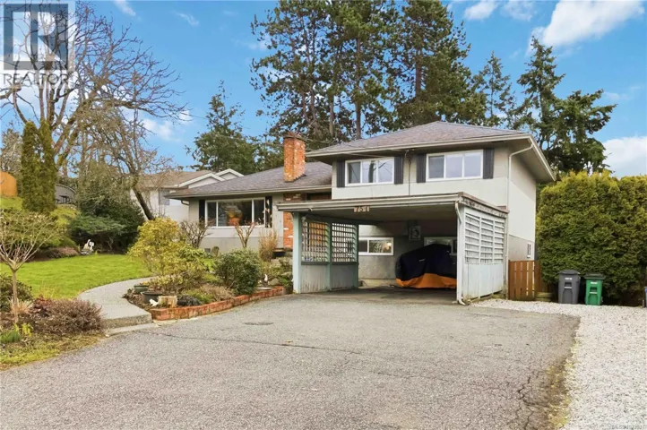751 Cameo St, Saanich, British Columbia V8X3R9