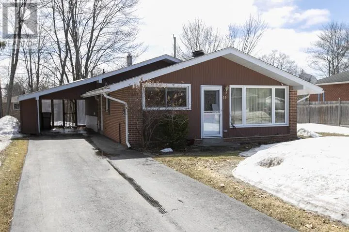 19 Passmore RD, Sault Ste. Marie, Ontario P6B3T9